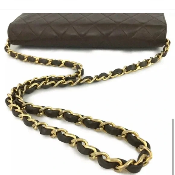 Chanel Brown 22 Signature CC Push lock Quilted Lambskin Chain Purse - Picture 6 of 17